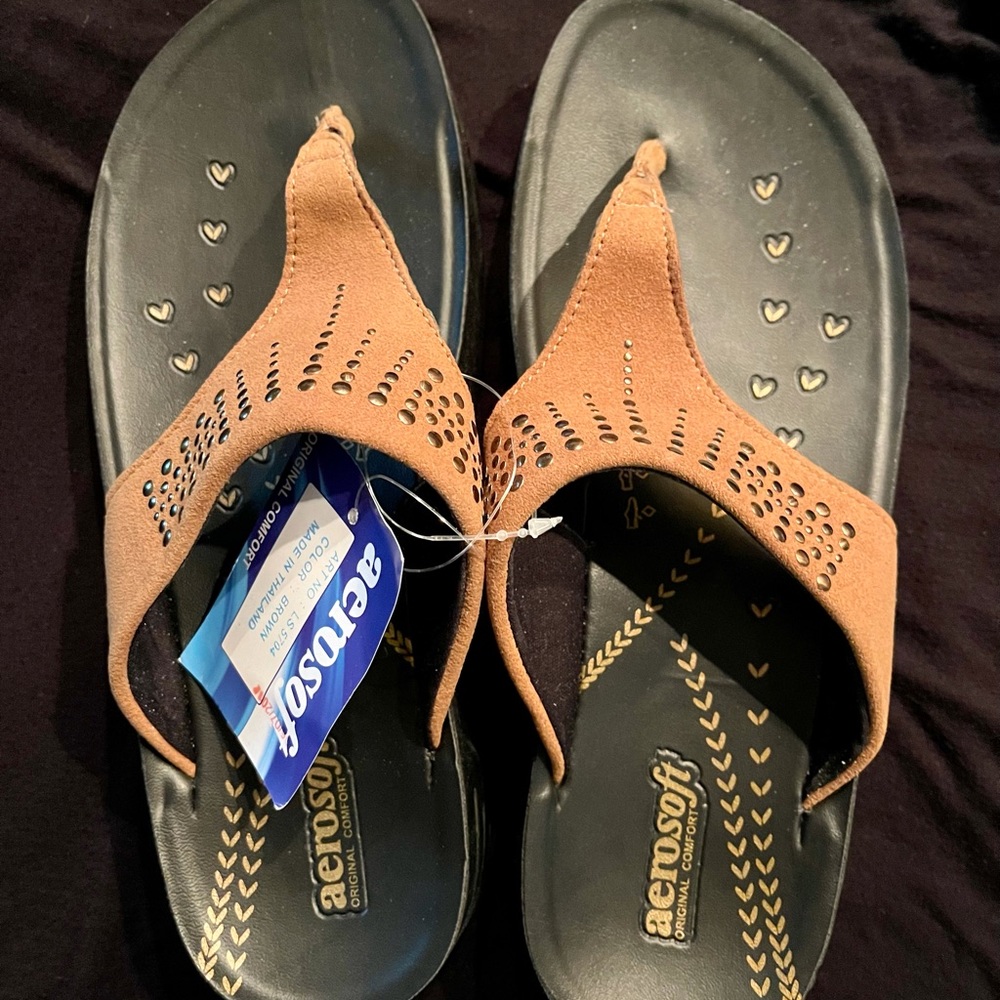Aerosoft size 11 suede sandal flip flops